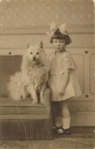 Kleines Mädchen - Großer Spitz.