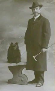 1910 Schwarzer Mannheimer mit seinem Besitzer. Stuttgart