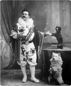 Der satirische Clown, Darsteller und Tiertrainer Vladimir Durov mit Spitz (ca. 1915)
