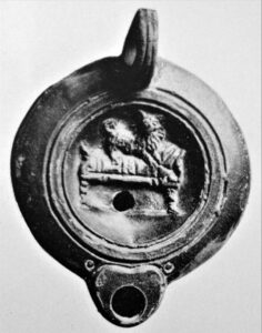Auf seinem Bett liegender Hund. Tonlampe aus Chersones am Schwarzen Meer, flavisch-trajanische Zeit (Waldhauer, Oskar. Kaiserliche Ermitage. Die antiken Tonlampen. St. Petersburg 1914. Nr. 320. S. 14. 50. Taf. XXXIV.), Eremitage, St. Petersburg