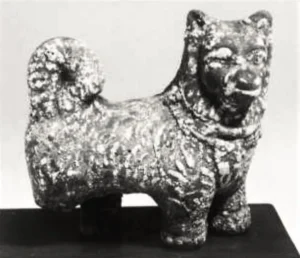 Bronzefigur Melitäerspitz, griech. oder römisch, ca. 3. Jh., teilzerstört, © Liebinghaus, Frankfurt am Main