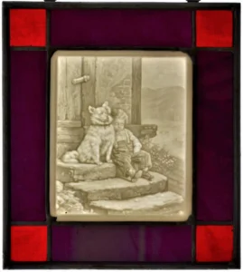 Lithophanie (Porzellanmalerei) ,,Der bewachte Schlaf'' nach dem Gemälde ,,On the Watch - A Boy with His Dog'' von Jules Leonard (1827 - 1897), als Fensterbild in Bleiverglasung gerahmt (Überfang)