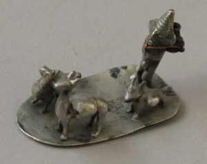 Figurengruppe aus Silber (hinten li. ein spitzartiger Hund) im Cuzco Inka-Stil, 13. – 16. Jh. n. Chr., Cusco (Peru), © Ethnologisches Museum Berlin