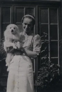 Georgette Magritte mit ihrem Hund - Foto © Wannenes