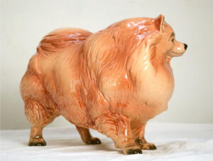 Goebel, Porzellan-Spitz, 30 cm x 22 cm, standardgemäßer Pom, orange, Abb. 03