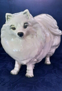 Goebel, Porzellan-Spitz, 30 cm x 22 cm, standardgemäßer Pom, weiß, Abb. 01