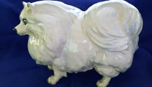 Goebel, Porzellan-Spitz, 30 cm x 22 cm, standardgemäßer Pom, weiß, Abb. 02