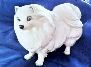 Goebel, Porzellan-Spitz, 30 cm x 22 cm, standardgemäßer Pom, weiß, Abb. 03
