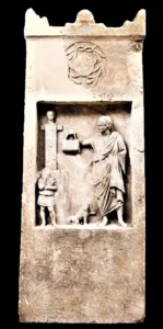 Grabstele, Name nicht lesbar. Der dargestellte Spitz streckt seinem Besitzer die li. Vorderpfote entgegen., Smyrna, 2. Jh. v. Chr., © Pergamonmuseum, Berlin