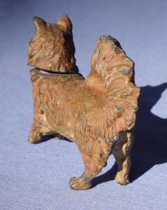 Heyde, Bronze (hohl), handcoloriert, H 7,6 cm x 6,3 cm, Abb. 03