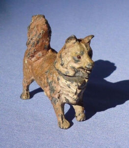 Heyde, Bronze (hohl), handcoloriert, H 7,6 cm x 6,3 cm, Abb. 06
