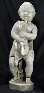 Marmorskulptur eines Knaben, der einen kleinen Hund fest an sich drückt, Museo Archeologico Nazionale di Firenze (Direzione regionale Musei della Toscana). © Ufficio Fotografico, aus: Autengruber-Thüry, Heidelinde, Hunde in der römischen Antike. Rassen-Typen-Zucht-Haltung und Verwendung, Archäopress 2021