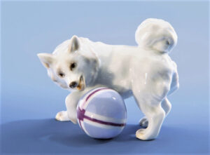 Meissen, Kl. Spitz mit Ball, Entwurf Erich Hösel 1907, unterglasurblaue Knaufschwertermarke, 6 cm, Abb. 01.