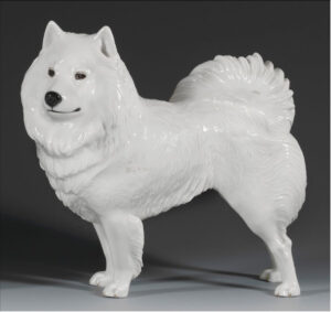 Nymphenburg, Stehender Spitz, Entwurf von Konrad Schmid, 1930, H. 21,5 cm. L. 22 cm