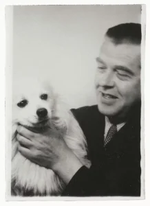 René Magritte mit seinem Hund - Foto © Wannenes
