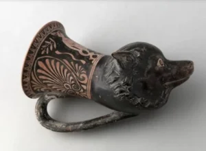 Rhyton mit rotfiguriger Malerei, Apulien ca. 330-310 v. Chr. (2)
