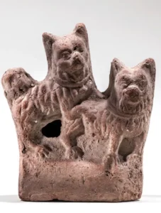 Römerzeitliche Terrakotta mit Darstellung kopulierender Hunde, Ägypten, 1. Häfte 3. Jh. n. Chr. © Foto Akademisches Kunstmuseum Bonn. Foto: J. Schubert, aus: Autengruber-Thüry, Heidelinde, Hunde in der römischen Antike. Rassen-Typen-Zucht-Haltung und Verwendung, Archäopress 2021