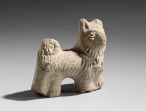 Terrakotte in Gestalt eines stehenden Hundes mit Halsband, bemalt, ca. 332 v. – 313 n. Chr., Ägypten, Ägypt. Museum u. Papyrussamml., © Staatl. Museen Berlin