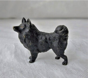Wiener Bronze Spitz,um 1900, 30 mm lang und 25 mm hoch, Abb. 02