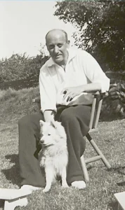 Edwin Scharff mit seinem Hund Mäxle, 1937, Foto Städtische Sammlungen Neu-Ulm