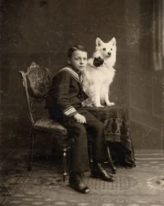 Junge mit seinem Hund